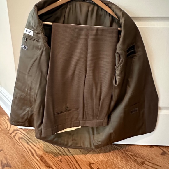 Giorgio Armani suits. Made in Italy. Fine Italian wool. 6 colors and styles. - Picture 8 of 16